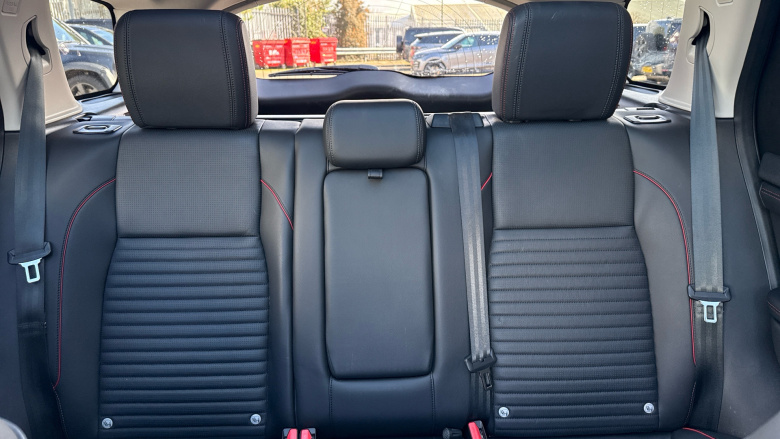 Land Rover Discovery Sport 1.5 P300e R-Dynamic SE 5dr Auto [5 Seat] Station Wagon